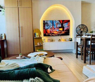 Pinagsama Apartment | Venice IG-Worthy , Netlfix Getaway walking distance to Mall