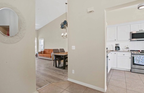 Plantation Condo | Venice Tropical Condo