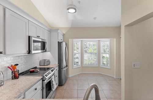 Plantation Condo | Venice Tropical Condo