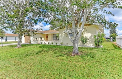 Venice Gardens House | Venice Vacation Rental with backyard lakefront