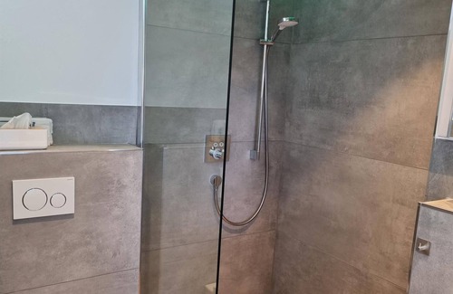 Mutzenich Cottage | Venngasthof Zur Buche - Double Room Shower / WC