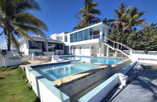Jarealito Apartment | Ventana 103 at Arecibo 681 Ocean Drive