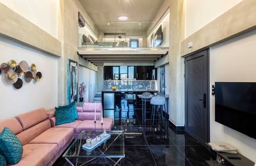 Anatolikos Sinikismos Apartment | Ventiri Lofts - Luxury Penthouse w/Home Cinema