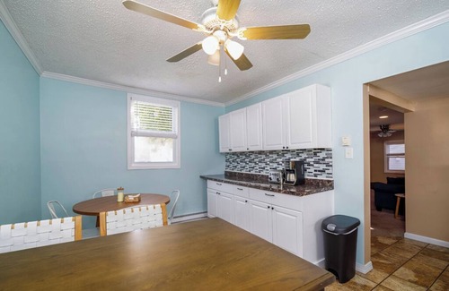 St. Leonard's Tract House | Ventnor Beach Cottage: Clean & Cozy + Walk 2 Beach