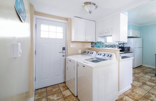 St. Leonard's Tract House | Ventnor Beach Cottage: Clean & Cozy + Walk 2 Beach