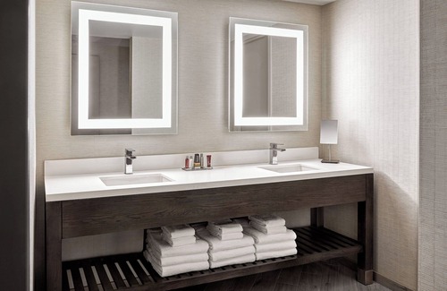 Pierpont Bay Hotel | Ventura Beach Marriott