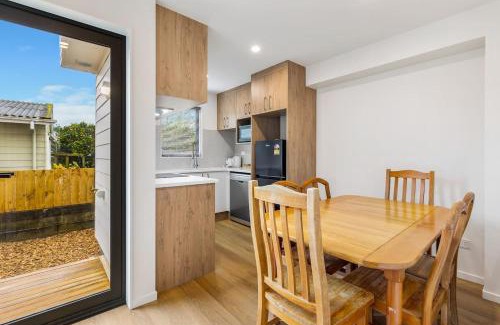 Mangere House | Ventura Escape Townhouse with Parking and Patio
