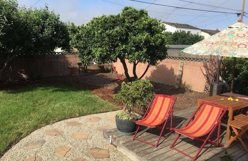 Ventura House | Ventura Oasis on a beautiful, quiet tree lined street, close to downtown & beach