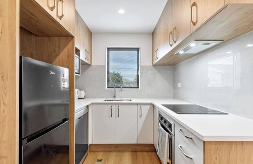 Mangere House | Ventura Serenity Townhouse with Parking and Patio