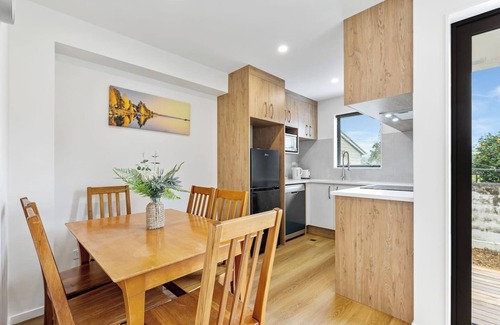 Mangere House | Ventura Serenity Townhouse with Parking and Patio