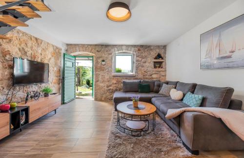 Seline Apartment | Ventus Green - Stone House near National Park Paklenica and Sea
