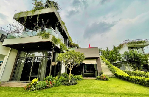 Phuc Yen Villa | Venus Villa Flamingo Dai Lai by MAPSTAR