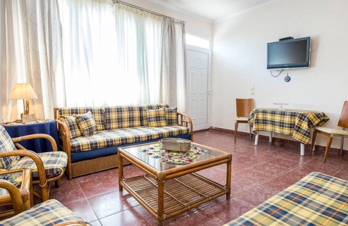 Potos Apartment | Veranda House in Potos