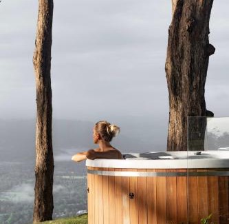 Mount Tamborine Cabin | Verandah House Country Estate