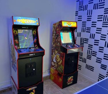Wright House | Verb - Arcades, Grill, Gym, Piano, Pong, & Beach!