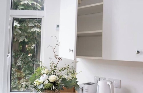 Swindon Apartment | Verdantia Bliss With Parking | Swindon Convenient Stay nn