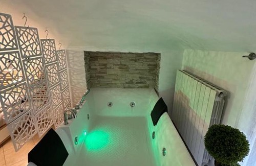 San Donato Apartment | [Verdesera] Idromassaggio, Netflix, Wifi a Porta Susa