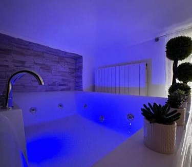 San Donato Apartment | [Verdesera] Idromassaggio, Netflix, Wifi a Porta Susa