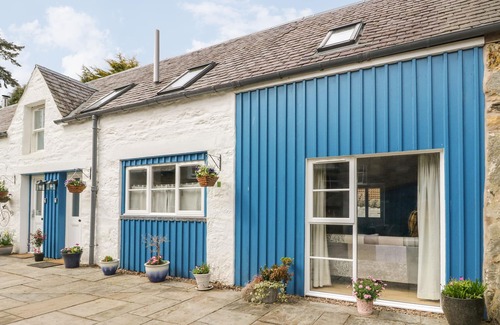 Strathtay Cottage | VERDI, pet friendly, with open fire in Strathtay