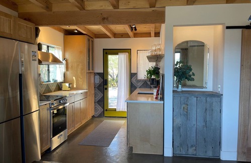 Morongo Valley House | 🌵 Verdin's Nest - Romantic Retreat w/Hot Tub Under the Stars! 🌵