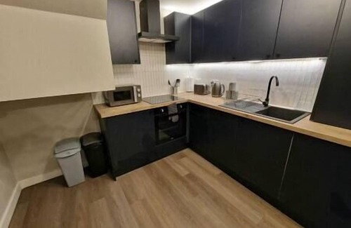 Plasnewydd Apartment | Vere Room 1 - Double Room - En Suite - Close to City Centre