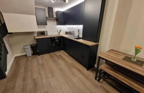 Plasnewydd Apartment | Vere Room 1 - Double Room - En Suite - Close to City Centre