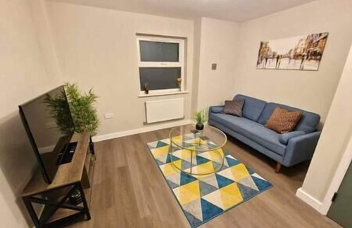 Plasnewydd Apartment | Vere Room 1 - Double Room - En Suite - Close to City Centre