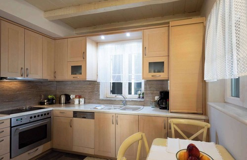 Paralia Vergas House | Verga Stone Haven - Seafront Waves' Embrace