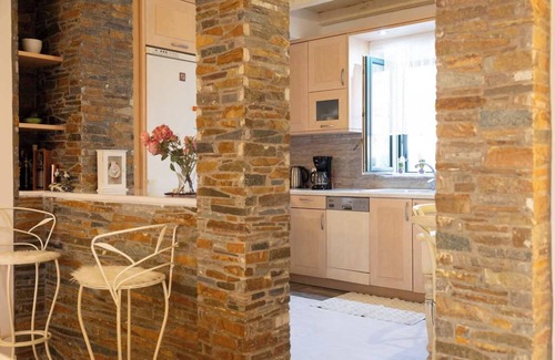 Paralia Vergas House | Verga Stone Haven - Seafront Waves' Embrace