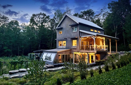 Shefford Apartment | VERGER Room – Cozy & Eco-Friendly Stay around Mt. Shefford, VERGER Room – Zen & Nature-Inspired Spac
