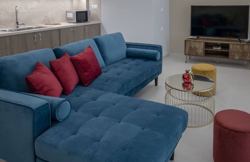 Maroulas House | Verikokia Luxurious House With Garden