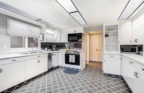 Colorado Springs Apartment | Vermijo Cottage! Cozy Retreat Near OCC & Downtown