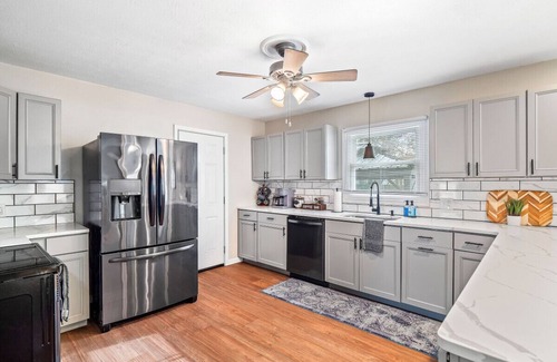 Vermilion Apartment | Vermilion Retreat w/Game Room, Hot Tub & Across from Community Pool