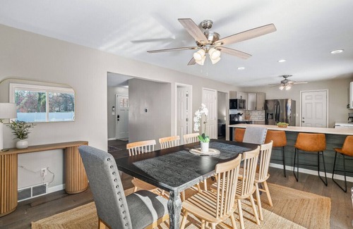 Vermilion Apartment | Vermilion Retreat w/Game Room, Hot Tub & Across from Community Pool