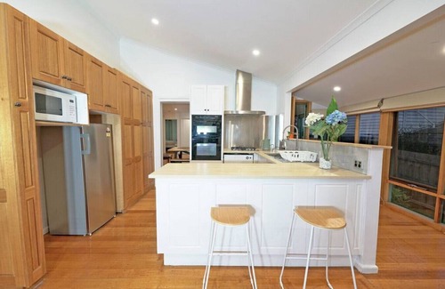 Mitcham House | Vermont Big Group Holiday Entire House 8BRM VIC