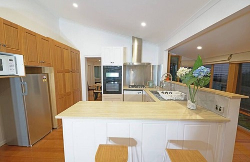 Mitcham House | Vermont Big Group Holiday Entire House 8BRM VIC