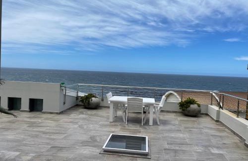 Vermont House | Vermont Hermanus - views, sunny, right on the sea
