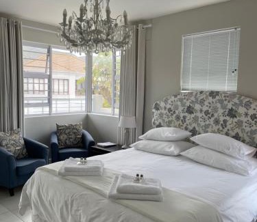 Vermont House | Vermont Hermanus - views, sunny, right on the sea