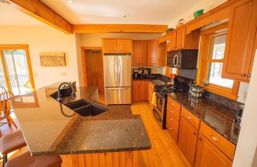 Waitsfield House | Vermont Post & Beam w/Hot Tub & Stunning Views