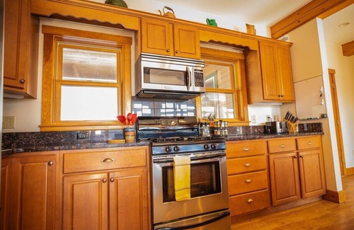 Waitsfield House | Vermont Post & Beam w/Hot Tub & Stunning Views