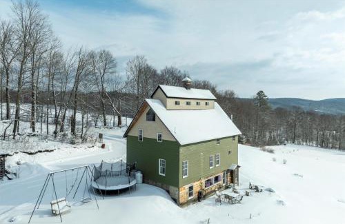 Brookfield House | Vermont Retreat 3BR with Mountain Views and Trails