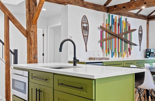 Stratton and Bromley Ski Areas House | Vermont Summer Escape - Sleeps 8 with FirePit, Hot Tub, and Pet Friendly!