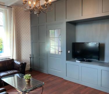 Groot-Ammers House | Vernieuwd luxe voorhuis - naast de molens