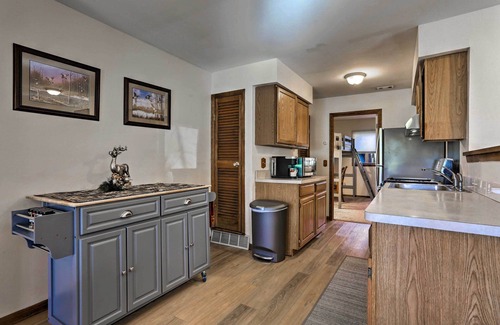Vernon Condo | Vernon Township Condo Near Golfing + Skiing!