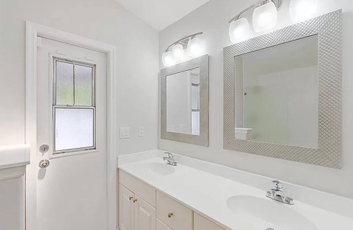 Florida Ridge House | Vero Beach.Highland House A Private Spacious 4 bedroom Home with Pool