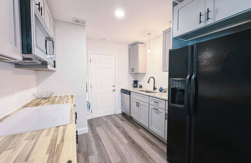 Vero Beach South Condo | Vero Beach Paradise Unit 2 - 2 BR Pool Home Close to Airport, Downtown & Beaches