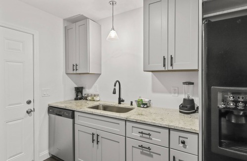 Vero Beach South Condo | Vero Beach Paradise Unit 2 - 2 BR Pool Home Close to Airport, Downtown & Beaches