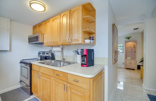 Rock Ridge Apartment | Vero Beach Studio w/Shared Patio ~ 3 Mi to Beach!