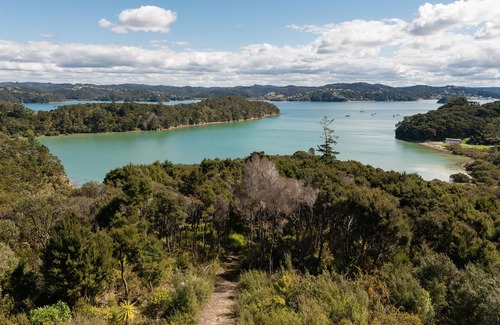 Te Wahapu Cottage | Veronica House - Russell Holiday Home
