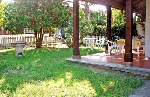 Lido delle Nazioni House | Vertical corner villa with 3 bedrooms and two bathrooms, large corner garden
